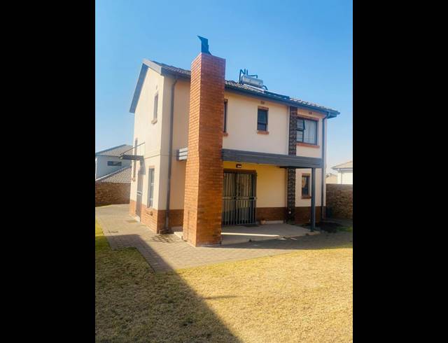 4 BEDROOM HOUSE FOR SALE IN CLAYVILLE